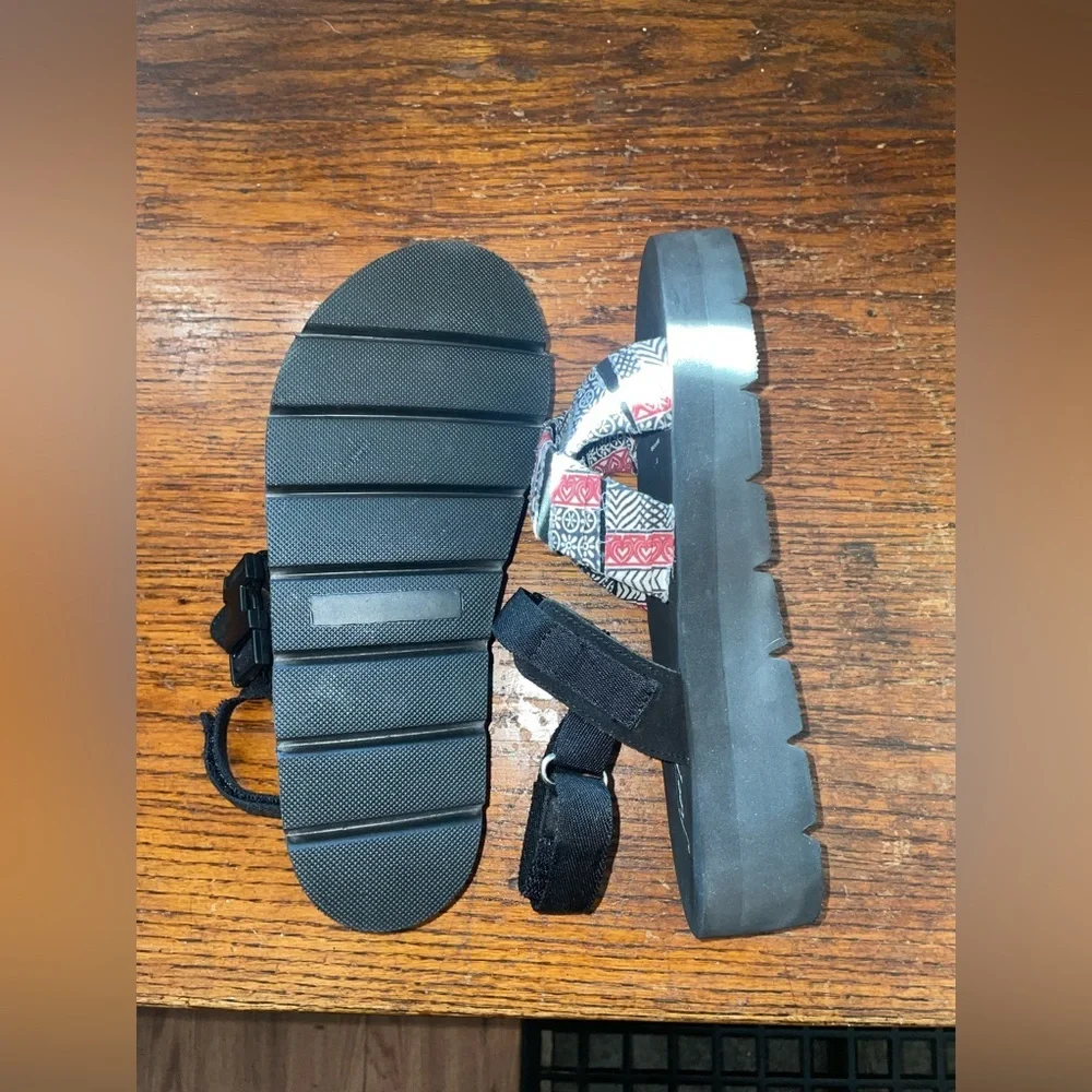 New in Box Free People Sandals La Paz Printed Sandals *make offers*